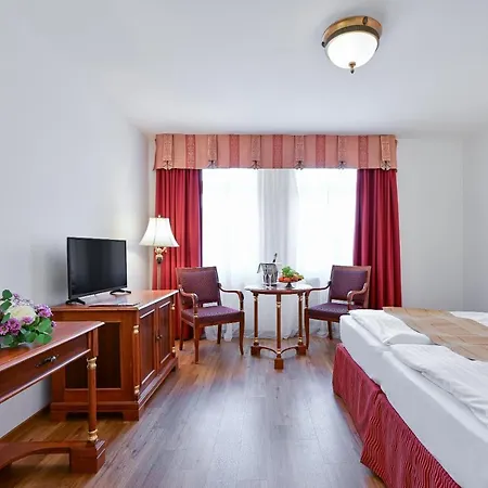 Отель Continental 4*